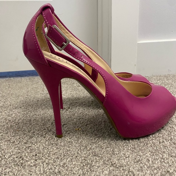 Guess heels. - Picture 3 of 4